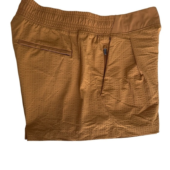 Athleta Tuscany Gold Textured Brooklyn Short - Picture 7 of 10